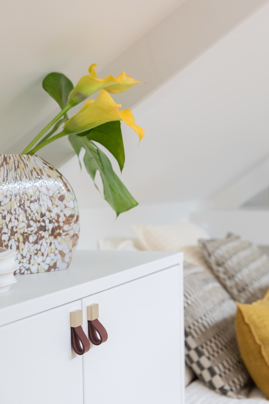 Pièce de vie d'un loft rénové aux Batignolles